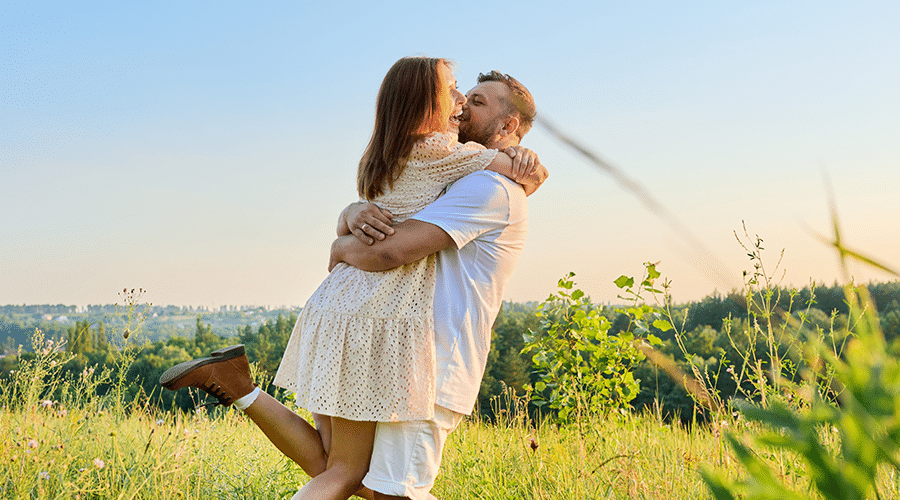 Are you over 40 and want the Best Kept Secrets to Dating Online? 4 Dream Singles dating over 40 main