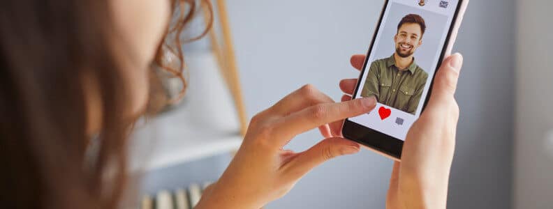 What Women Secretly Look For on a Man’s Profile Photos